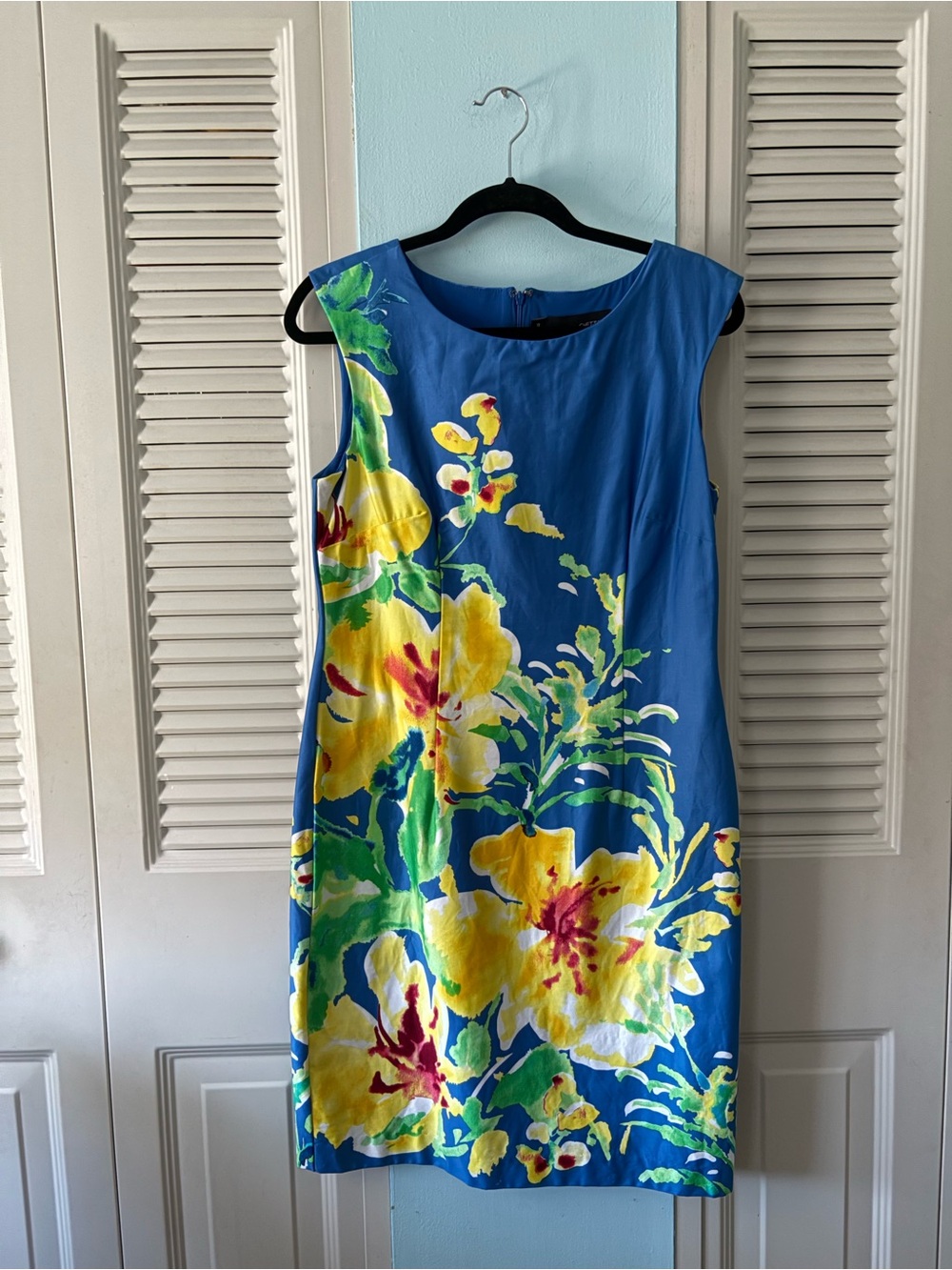Chetta B Blue Floral Shift Dress with Yellow Accent. Size 8.